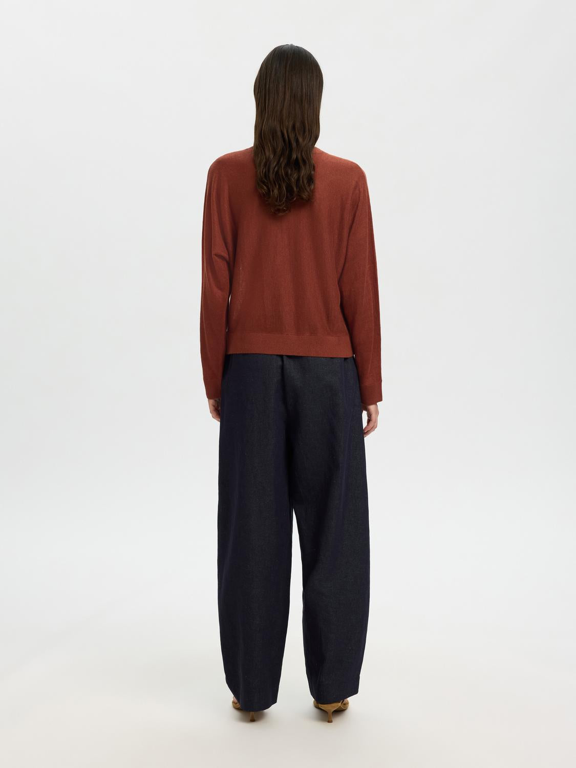 model_shot-back